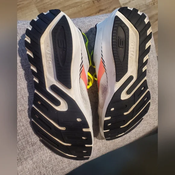 🚨🚨Brooks Womens Shoe Size 8.5 White and Neon Yellow🚨🚨 - Picture 4 of 5